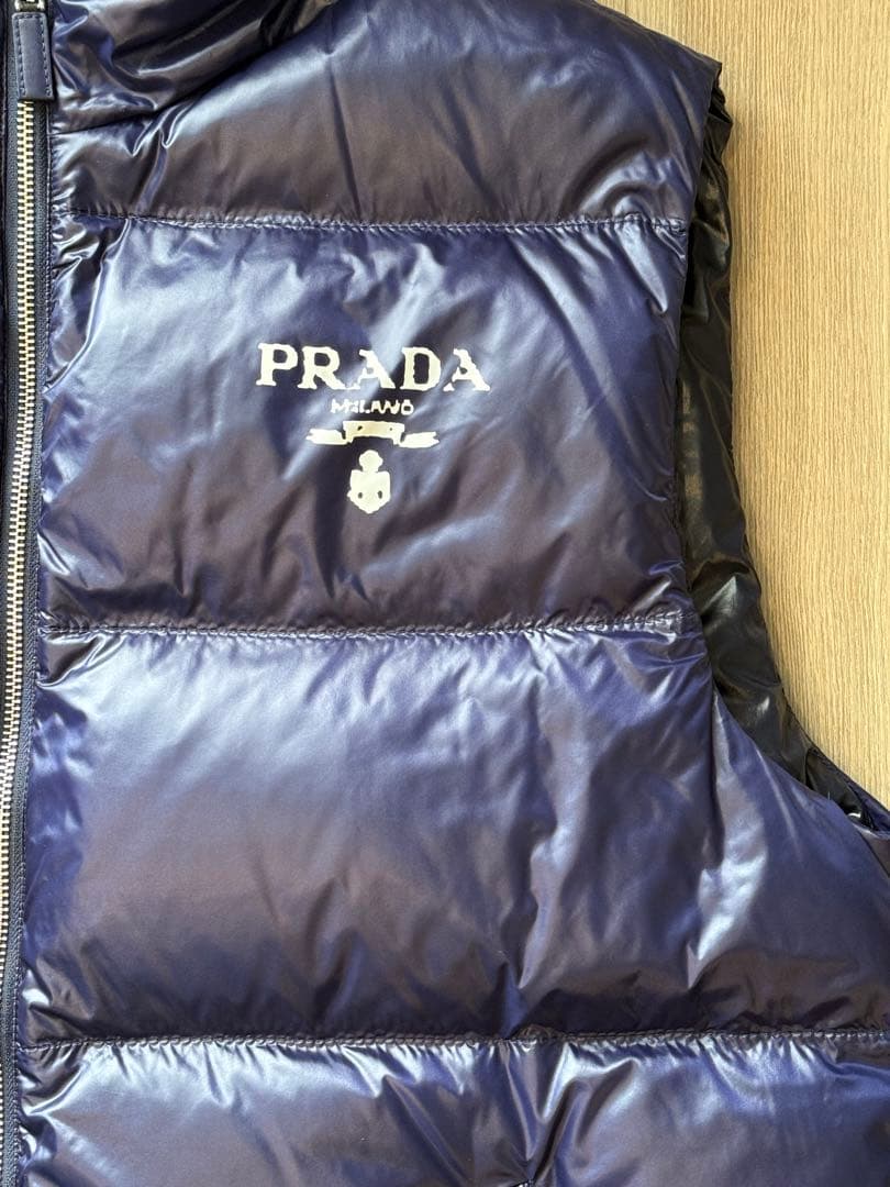 PRADA ネイビー ダウンベスト フード付き