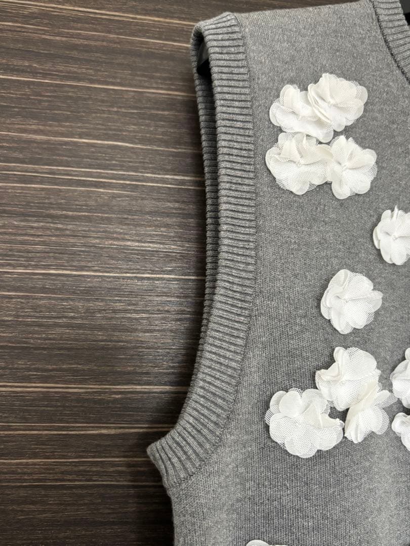 UNITED ARROWS 3Dフラワーモチーフ ノースリーブ ニットベスト