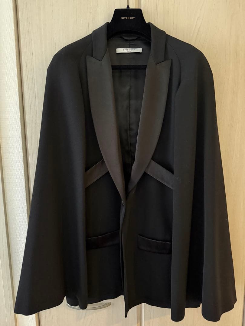 Givenchy（ジバンシィ）レディース ケープジャケット タキシードジャケット