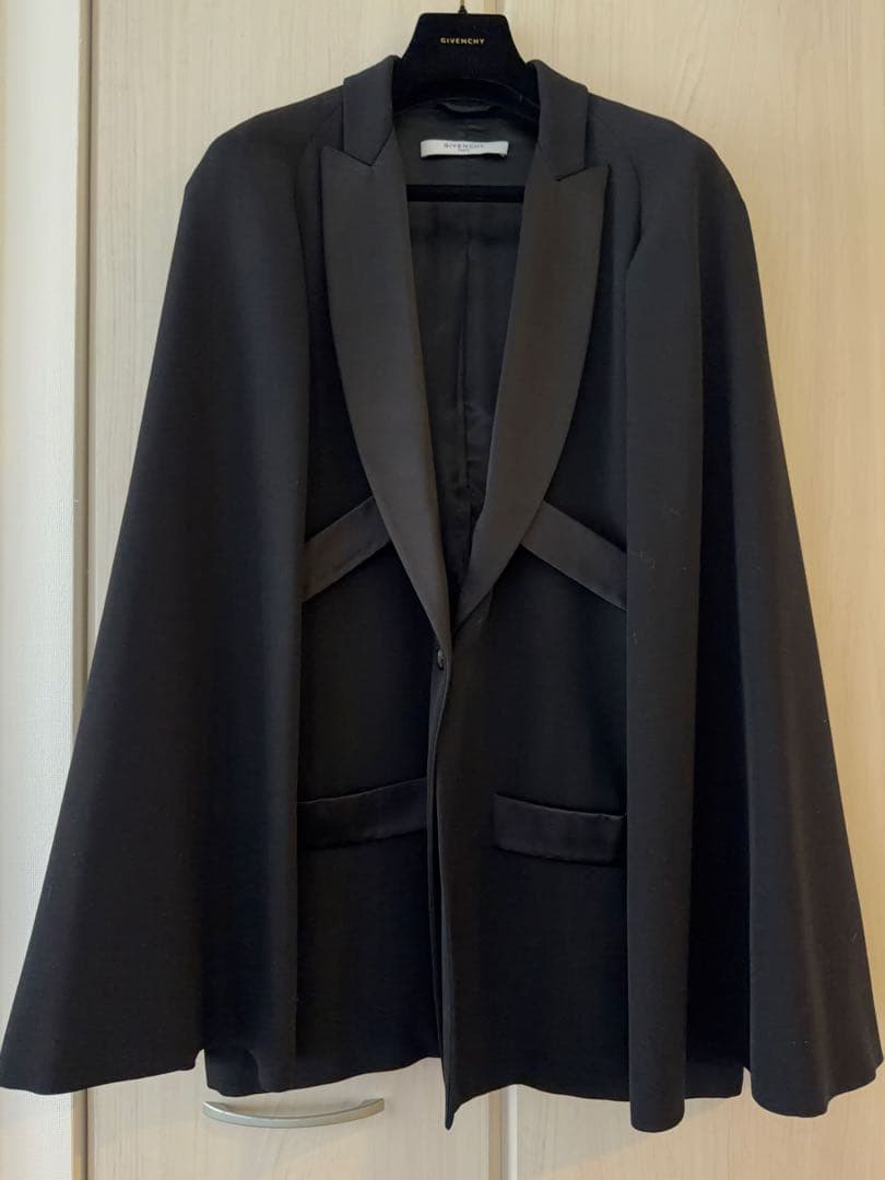 Givenchy（ジバンシィ）レディース ケープジャケット タキシードジャケット
