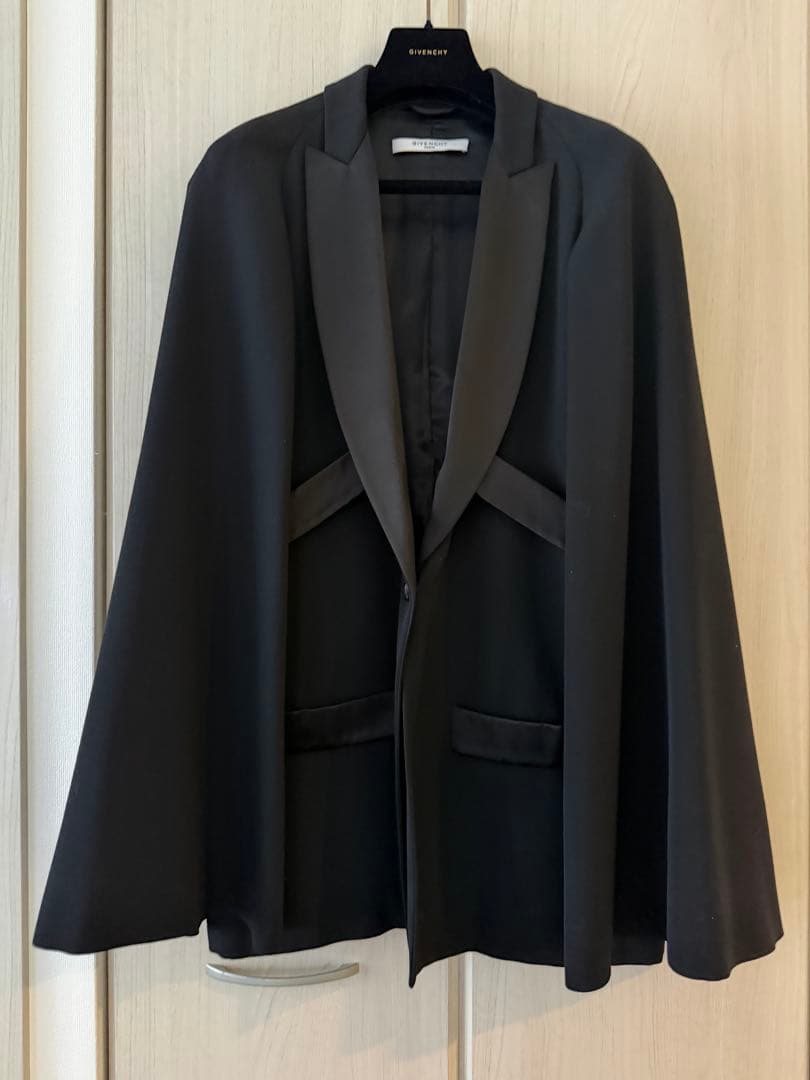 Givenchy（ジバンシィ）レディース ケープジャケット タキシードジャケット