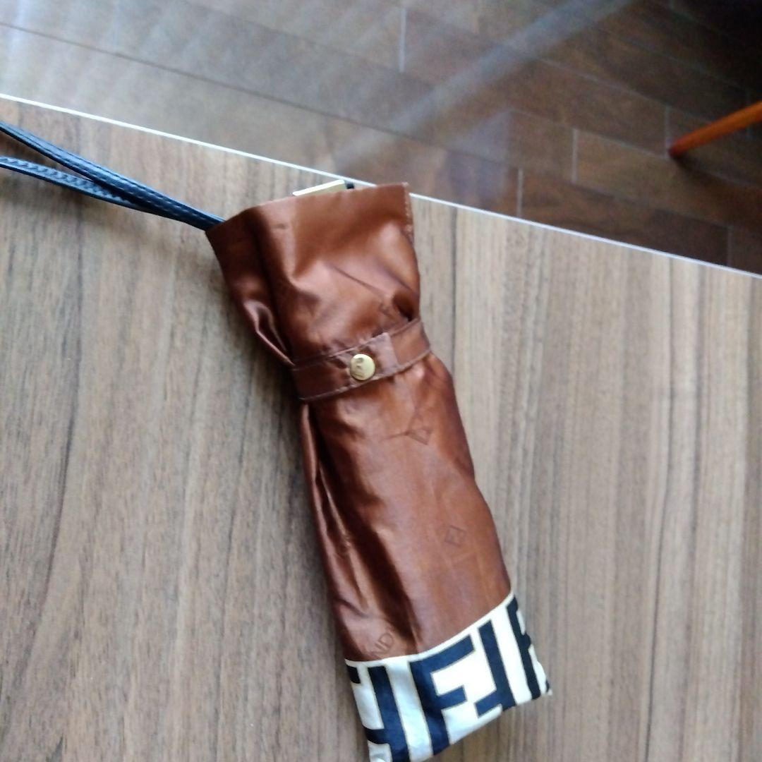 Fendi 傘