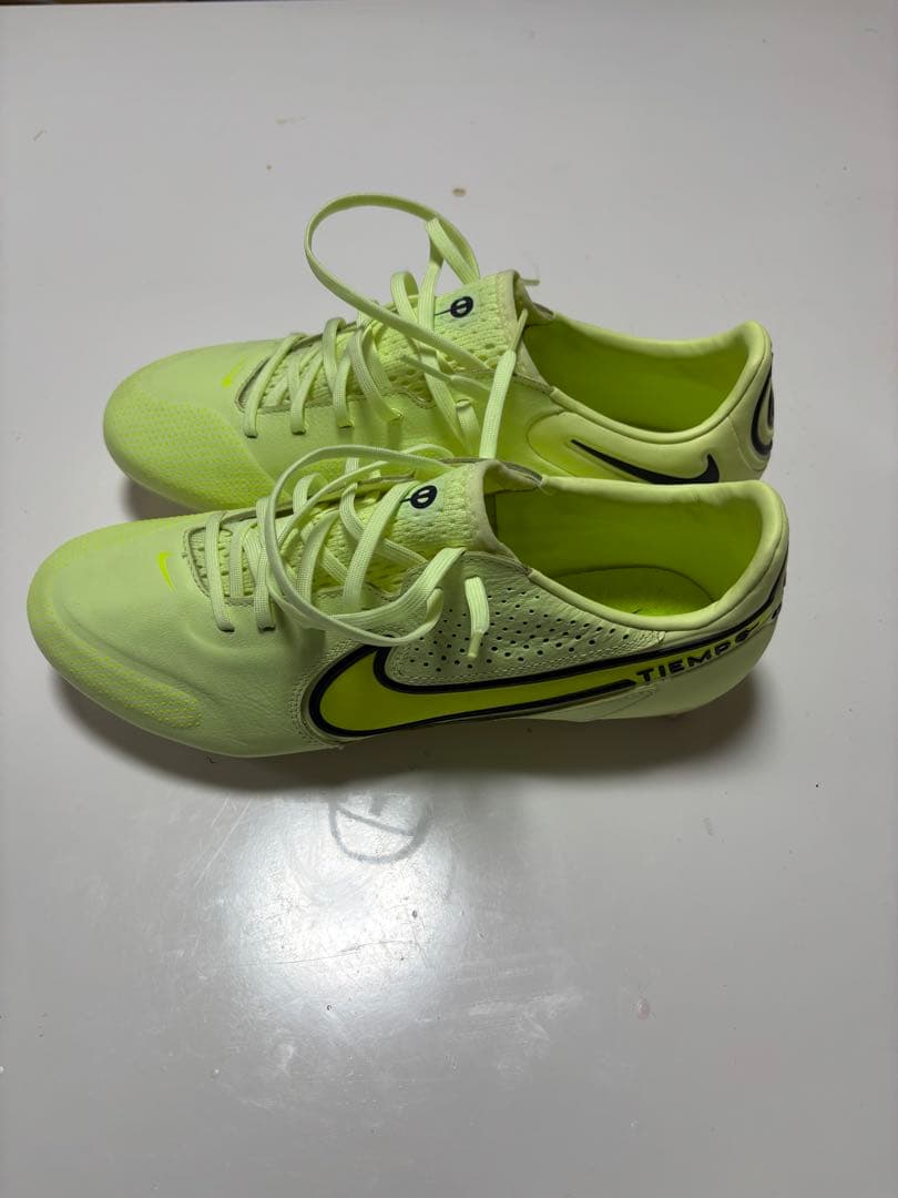 Nike Tiempo 蛍光イエロー サッカーシューズ