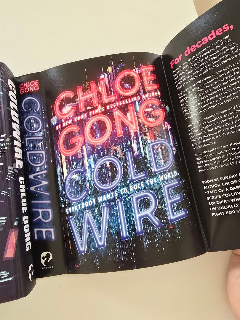 洋書 COLDWIRE Fairyloot Edition