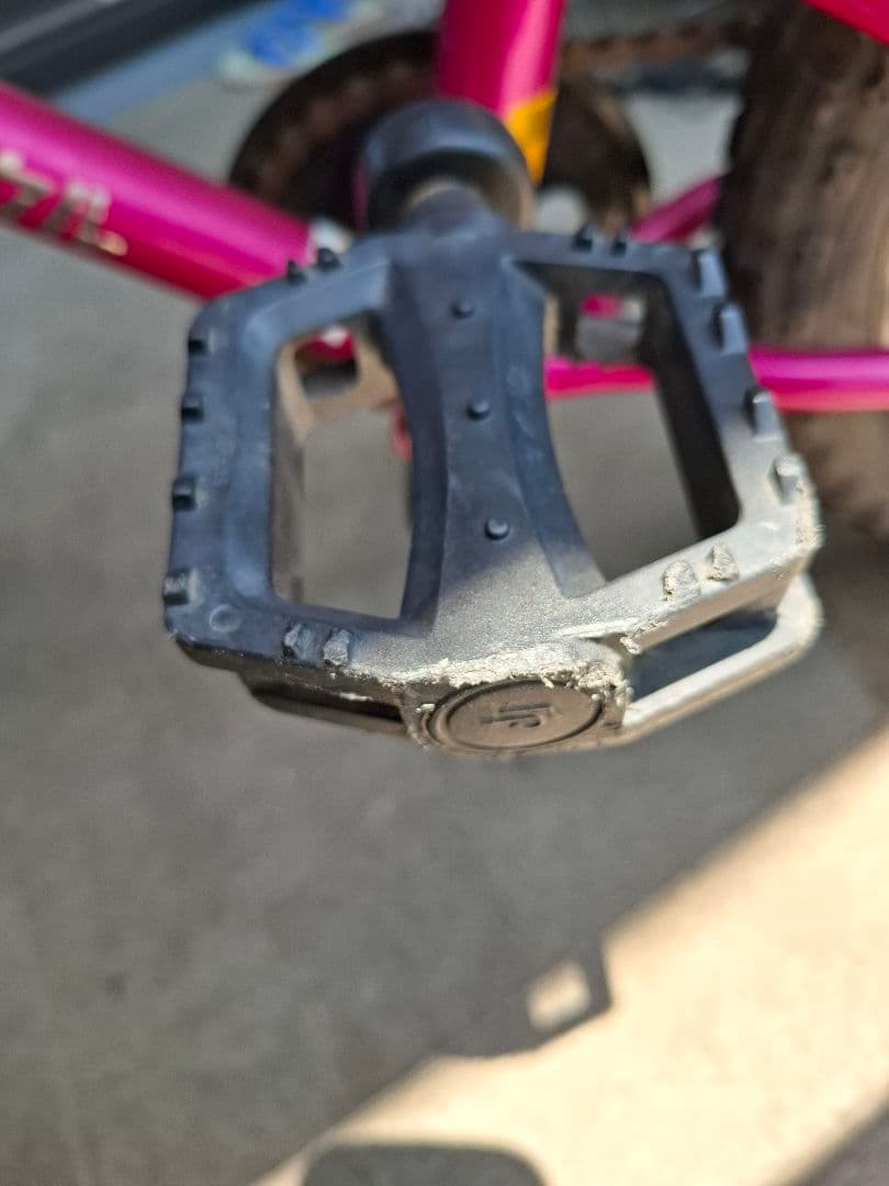 gnmi　ヨツバサイクル　１４インチ　クリスタルピンク