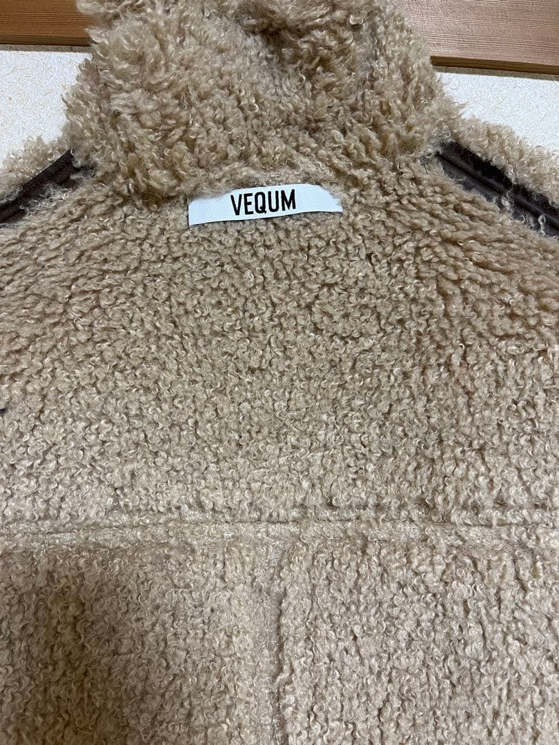 VEQUM フェイクムートンベスト
