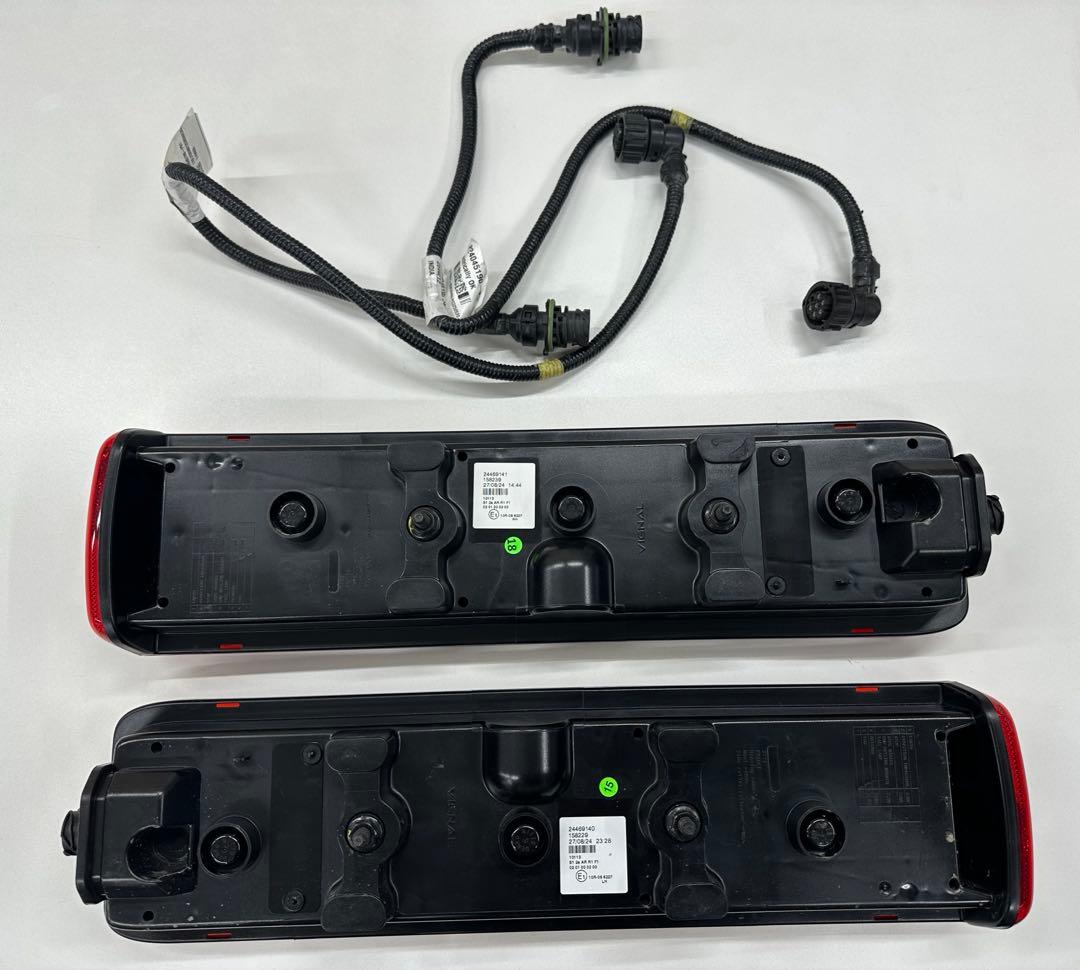 現行　UD クオン　純正　LED テールライト テールランプ