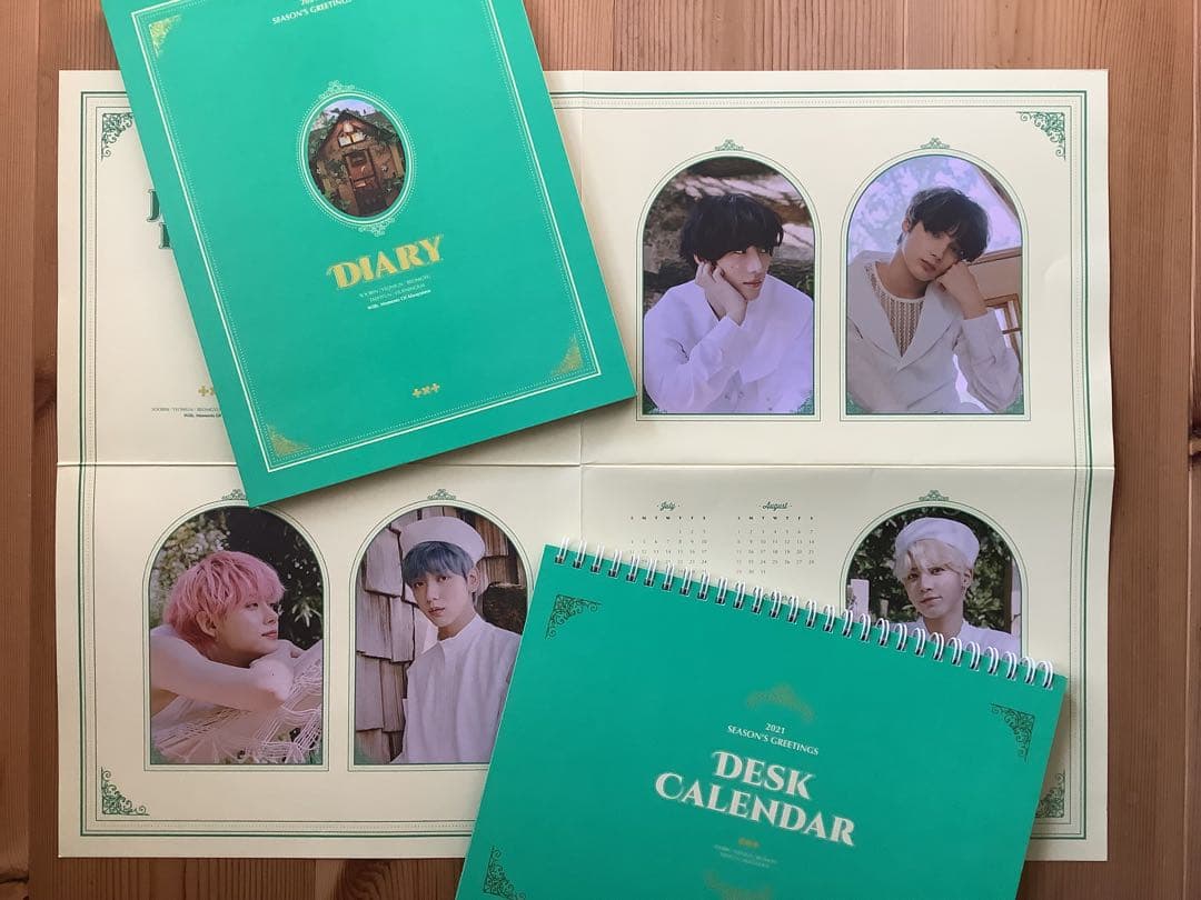 TOMORROWXTOGETHER 2021 SEASON’SGREETINGS