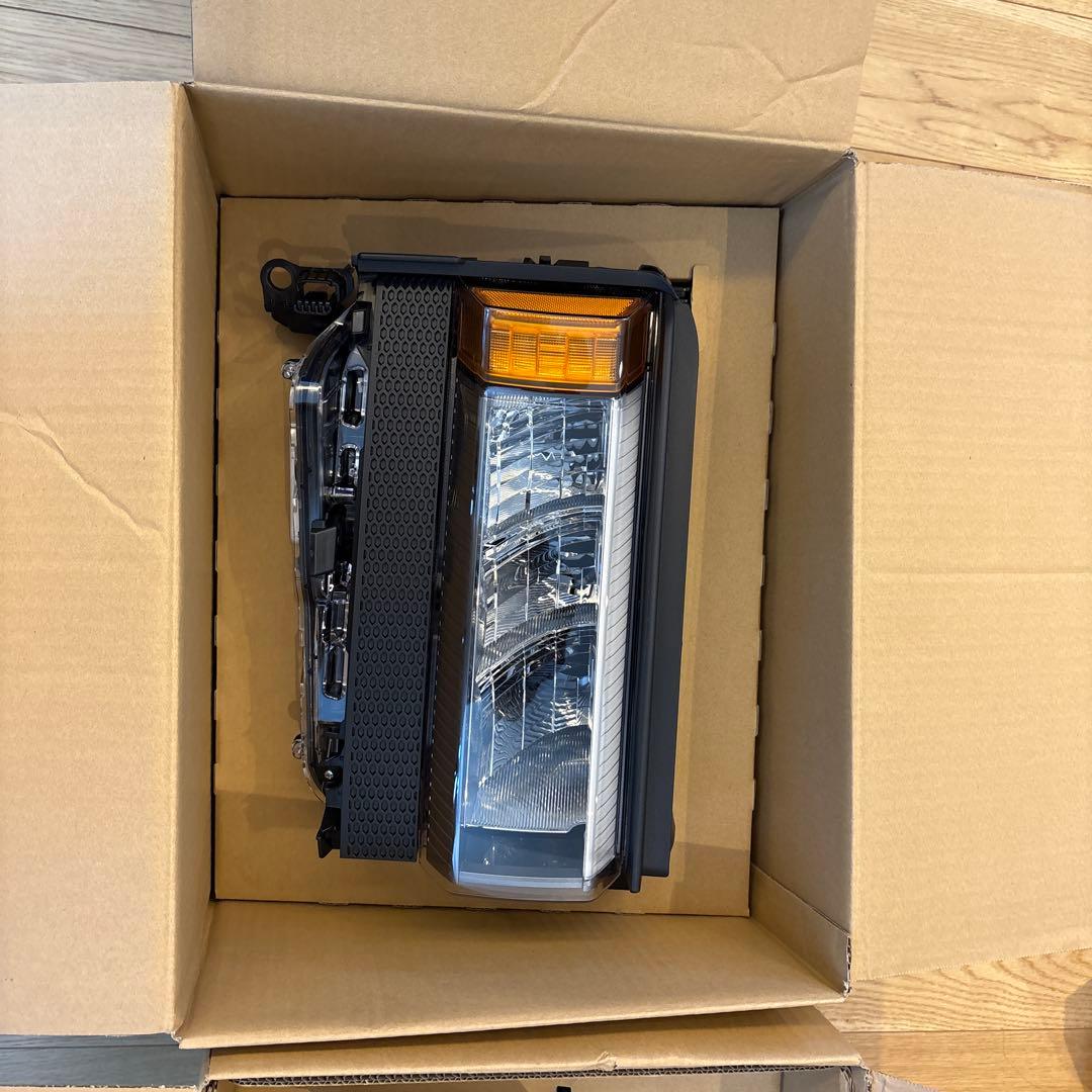 ランドクルーザー250 角目ヘッドライト 未使用