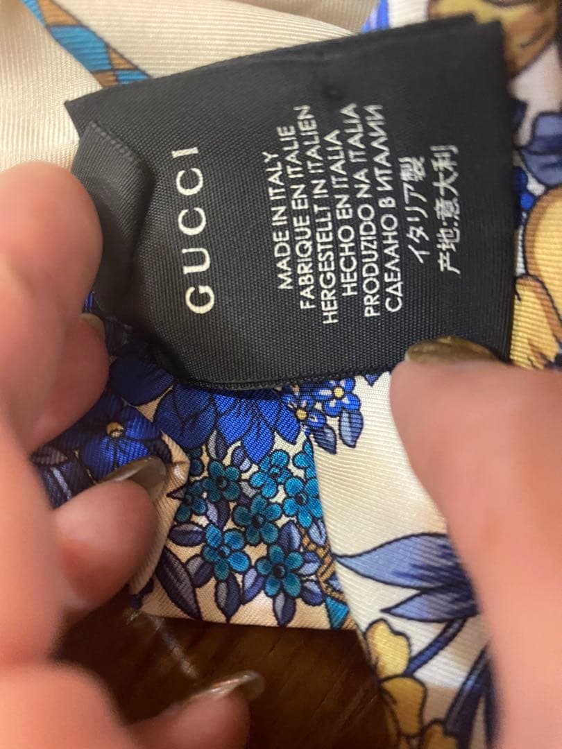 新品同様　GUCCI 花柄シルクスカーフ　ターバンMサイズ