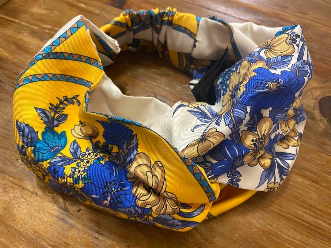 新品同様　GUCCI 花柄シルクスカーフ　ターバンMサイズ