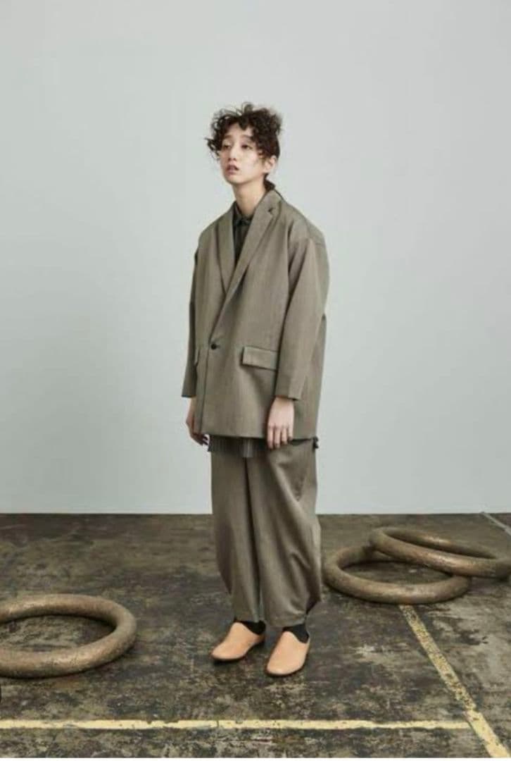 ドゥルカマラ 20AW よそいきヘムタックパンツ グレイッシュベージュ