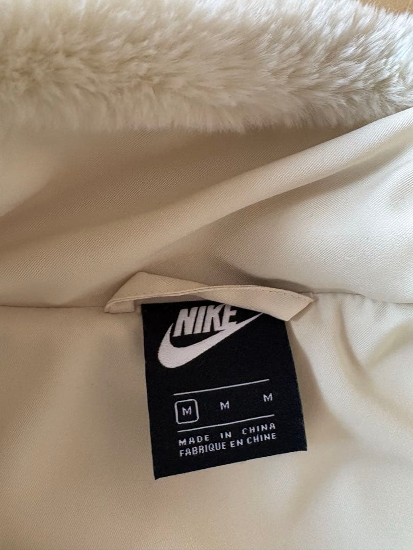 NIKE ビッグスウッシュフェイクファージャケット