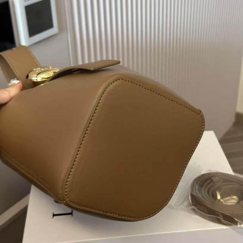 Loewe Pebble Bucket かごバッグハンドバッグ