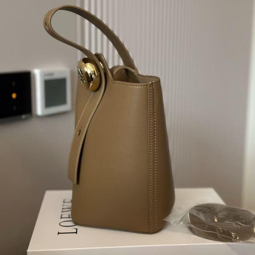 Loewe Pebble Bucket かごバッグハンドバッグ