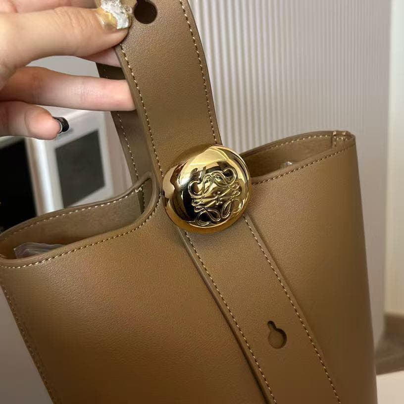 Loewe Pebble Bucket かごバッグハンドバッグ