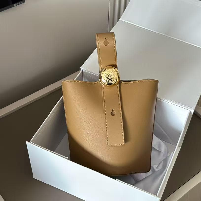 Loewe Pebble Bucket かごバッグハンドバッグ