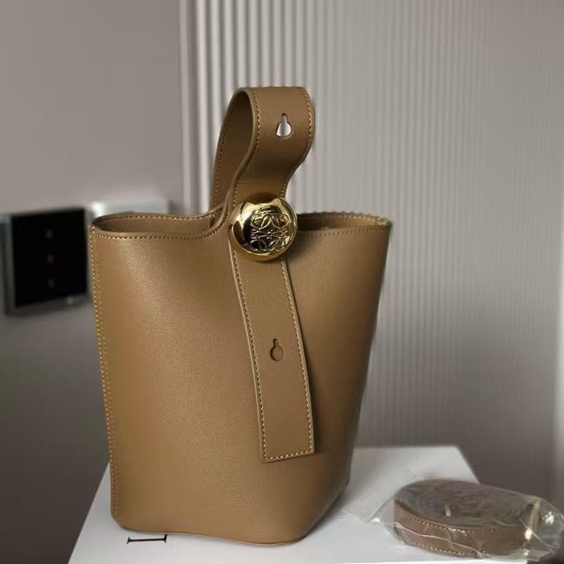 Loewe Pebble Bucket かごバッグハンドバッグ