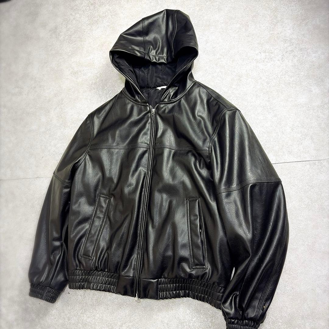 ZARA　フェイクレザー メンズ　フード付きジャケット XLサイズ　光沢　黒
