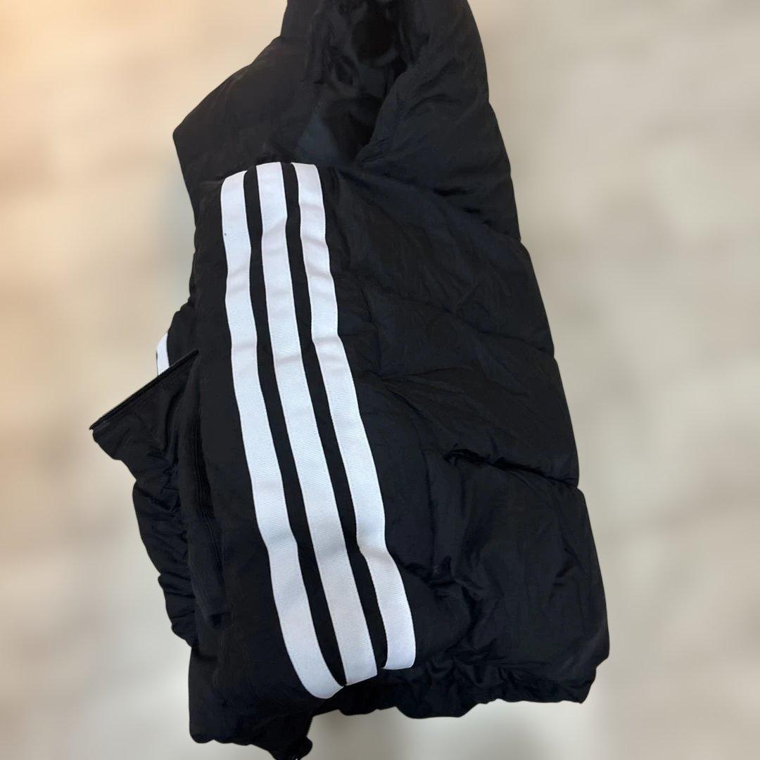 14000円　adidas 黒 ダウンベスト サイドストライプ