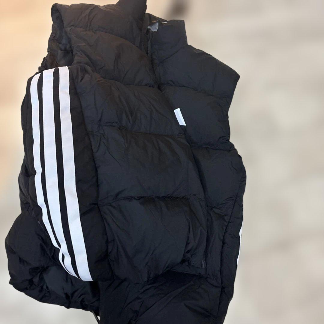 14000円　adidas 黒 ダウンベスト サイドストライプ