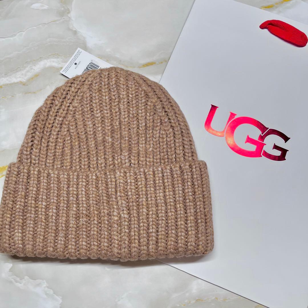【新品未使用】UGG ニット帽 ビーニー　キャメル　01