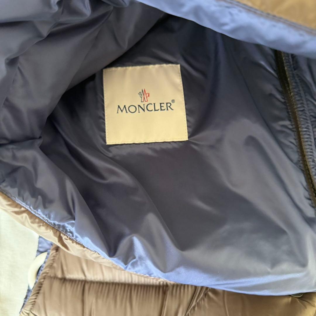 MONCLER ブラウン ダウンベスト