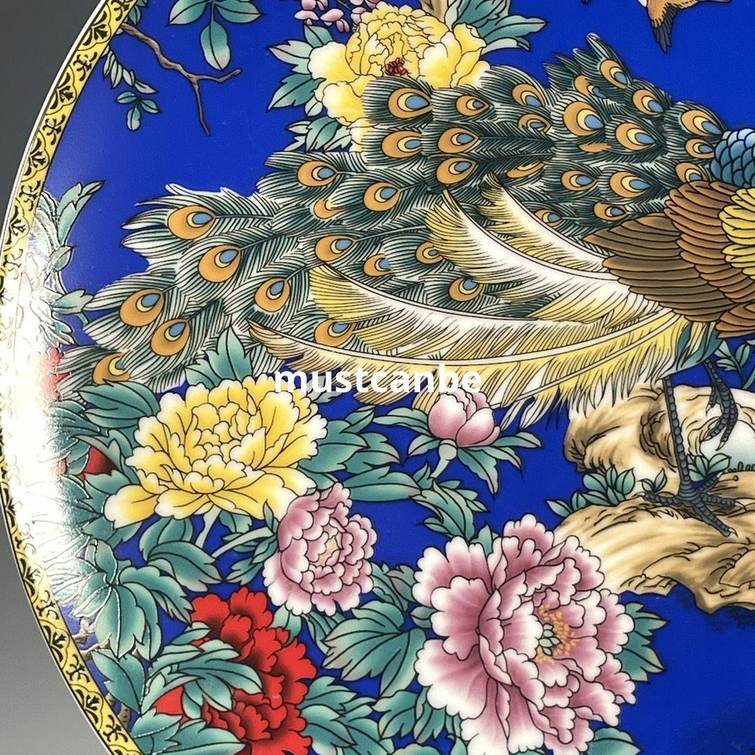 粉彩藍釉孔雀富貴図賞盤 景徳鎮 陶磁器 装飾品 現代工芸品 美術品 置物