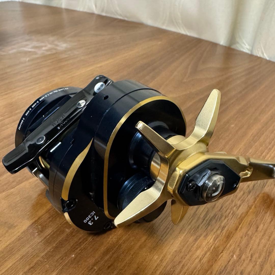 【美品】DAIWA ソルティガic SALTIGA IC-300HL-SJ