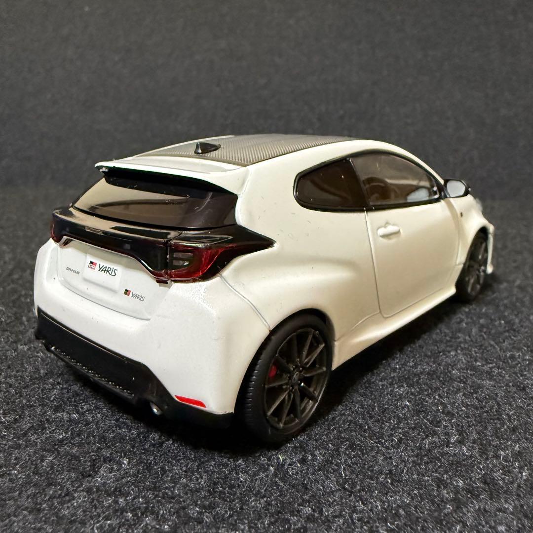 トヨタ GR Yaris 1/30 プラチナホワイトパールマイカ　089