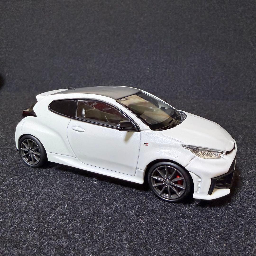 トヨタ GR Yaris 1/30 プラチナホワイトパールマイカ　089