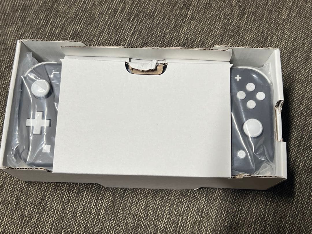 任天堂　Switch light グレー　開封確認のみ