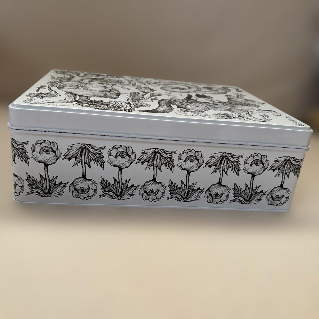YUKO HIGUCHI×HOLBEIN TOOL BOX