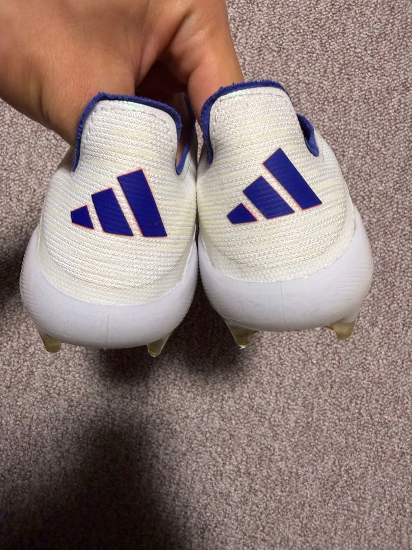 adidas F50 スパイクシューズ ホワイト/ブルー/オレンジFG