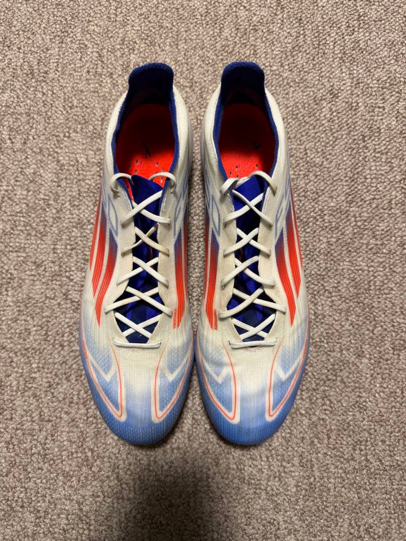 adidas F50 スパイクシューズ ホワイト/ブルー/オレンジFG