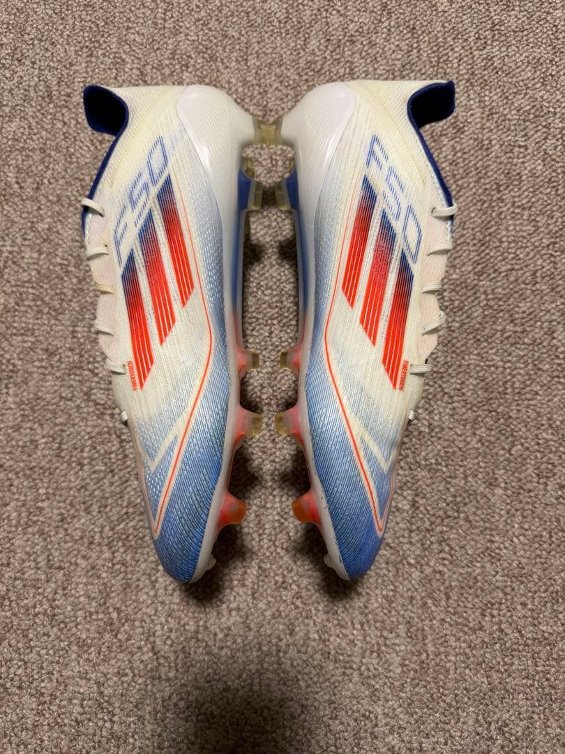 adidas F50 スパイクシューズ ホワイト/ブルー/オレンジFG