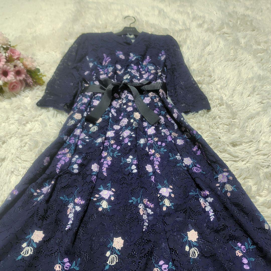 【極美品♡希少42】ローズティアラ高級ライン　フラワー刺繍&レースワンピース　紺