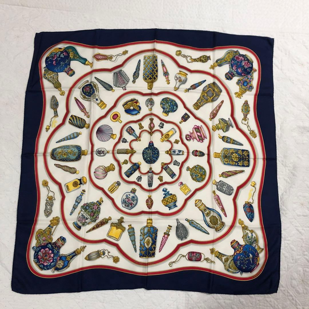 HERMES エルメス　カレ　スカーフ シルク