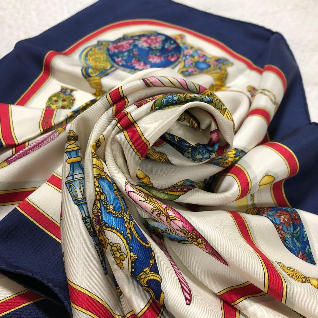 HERMES エルメス　カレ　スカーフ シルク