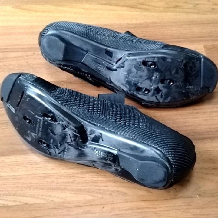 フィジーク　VENTO POWERSTRAP R2／ソール：Superfeet