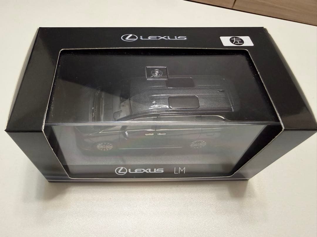 京商　Lexus LM 1/43スケール ミニカー ブラック
