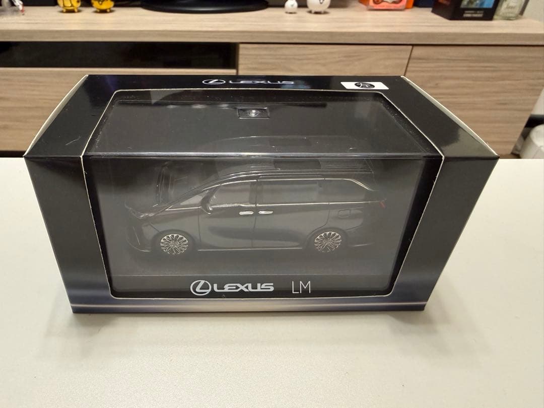 京商　Lexus LM 1/43スケール ミニカー ブラック