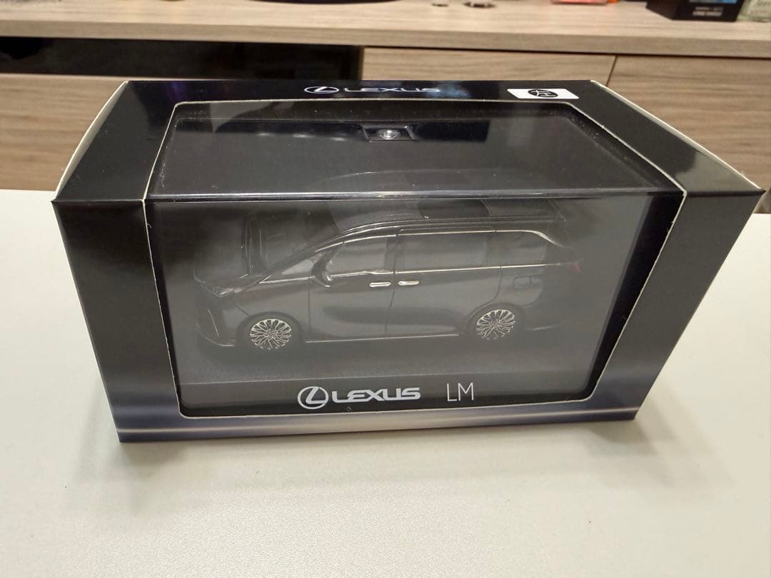 京商　Lexus LM 1/43スケール ミニカー ブラック