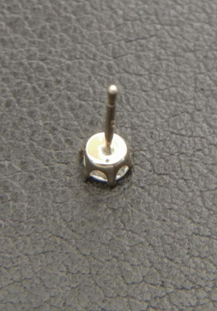 限定特価！ 片耳用 新品 K18 18金 ダイヤ スタッドピアス 0.1ct