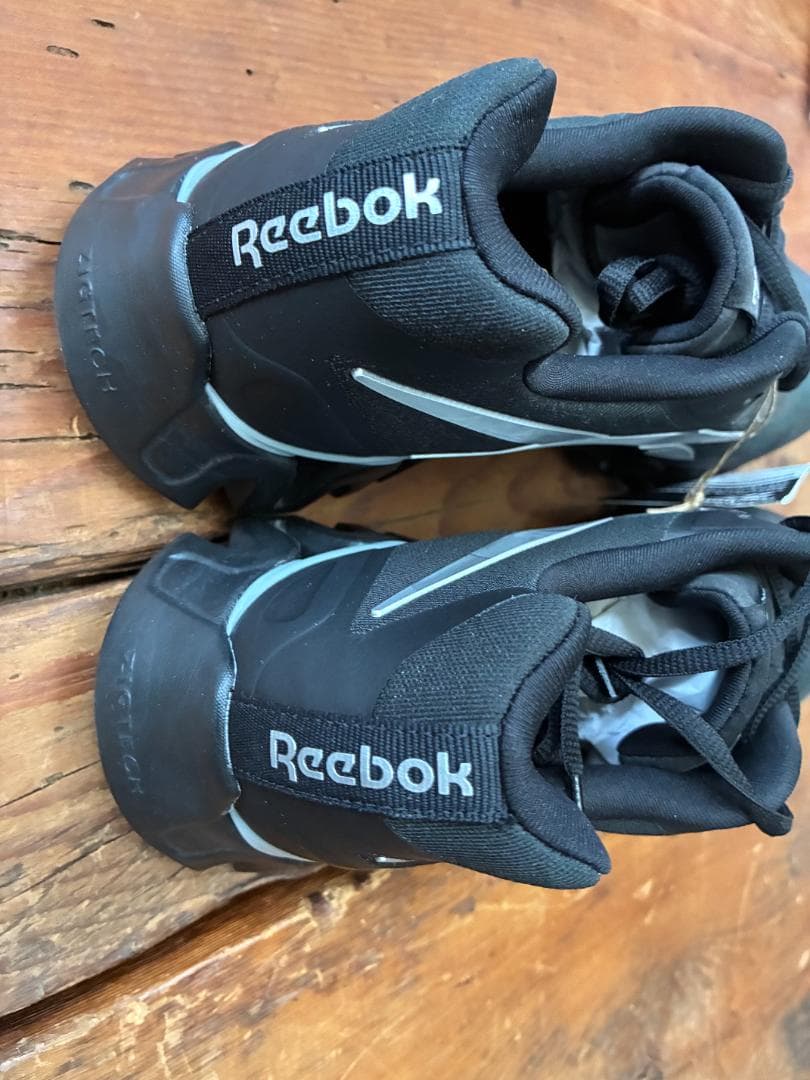 新品 Reebok zig pulse 27.5cmスニーカー!ブラック!