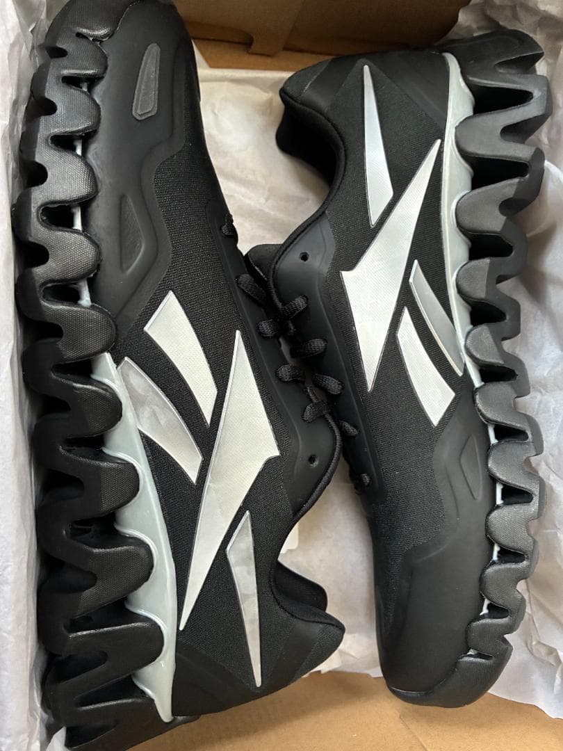 新品 Reebok zig pulse 27.5cmスニーカー!ブラック!