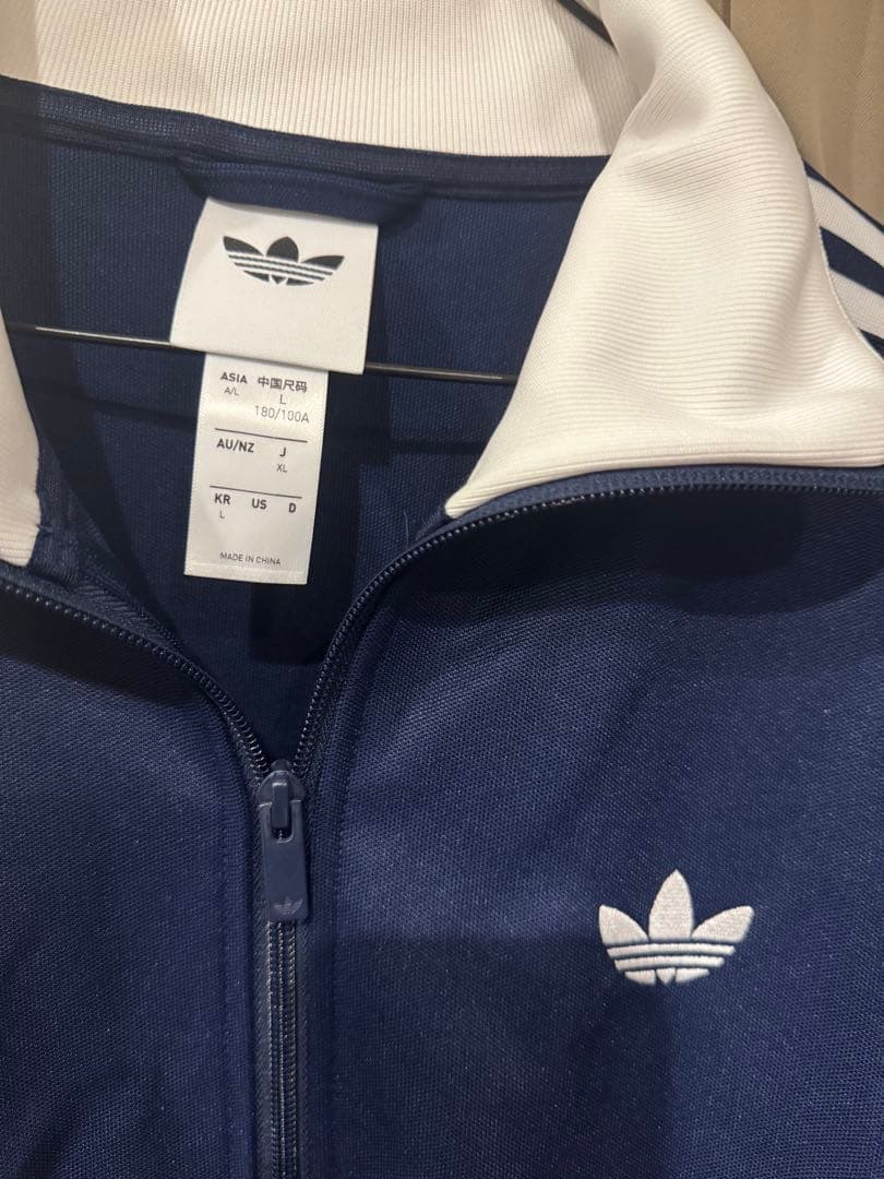 adidas クラシックトラックトップ　KE3526