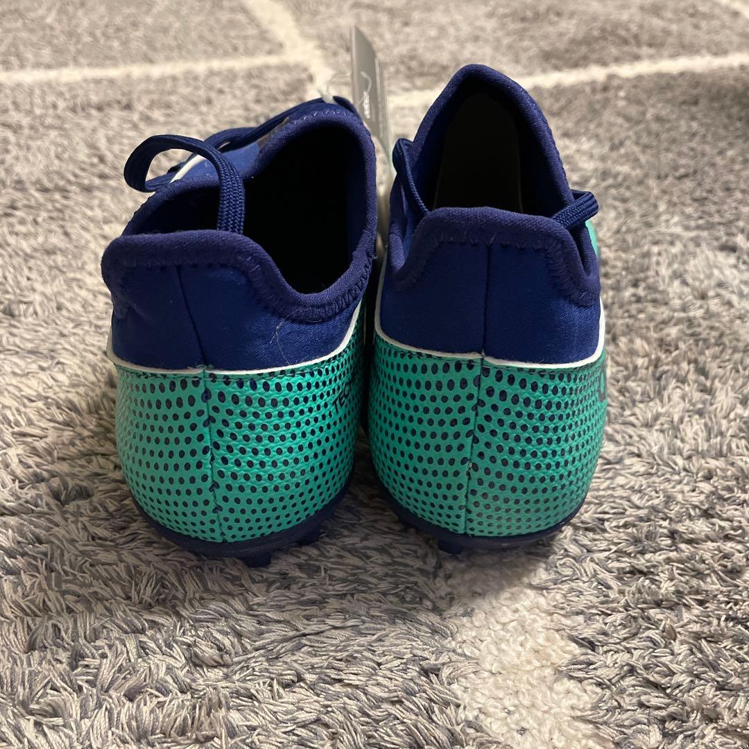 adidas サッカー　スパイク