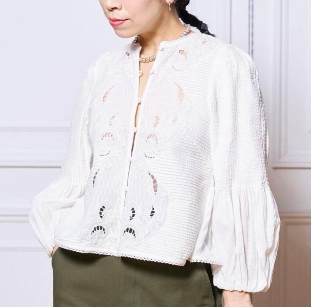 IENA LA BOUCLE ピンタック刺繍ブラウス