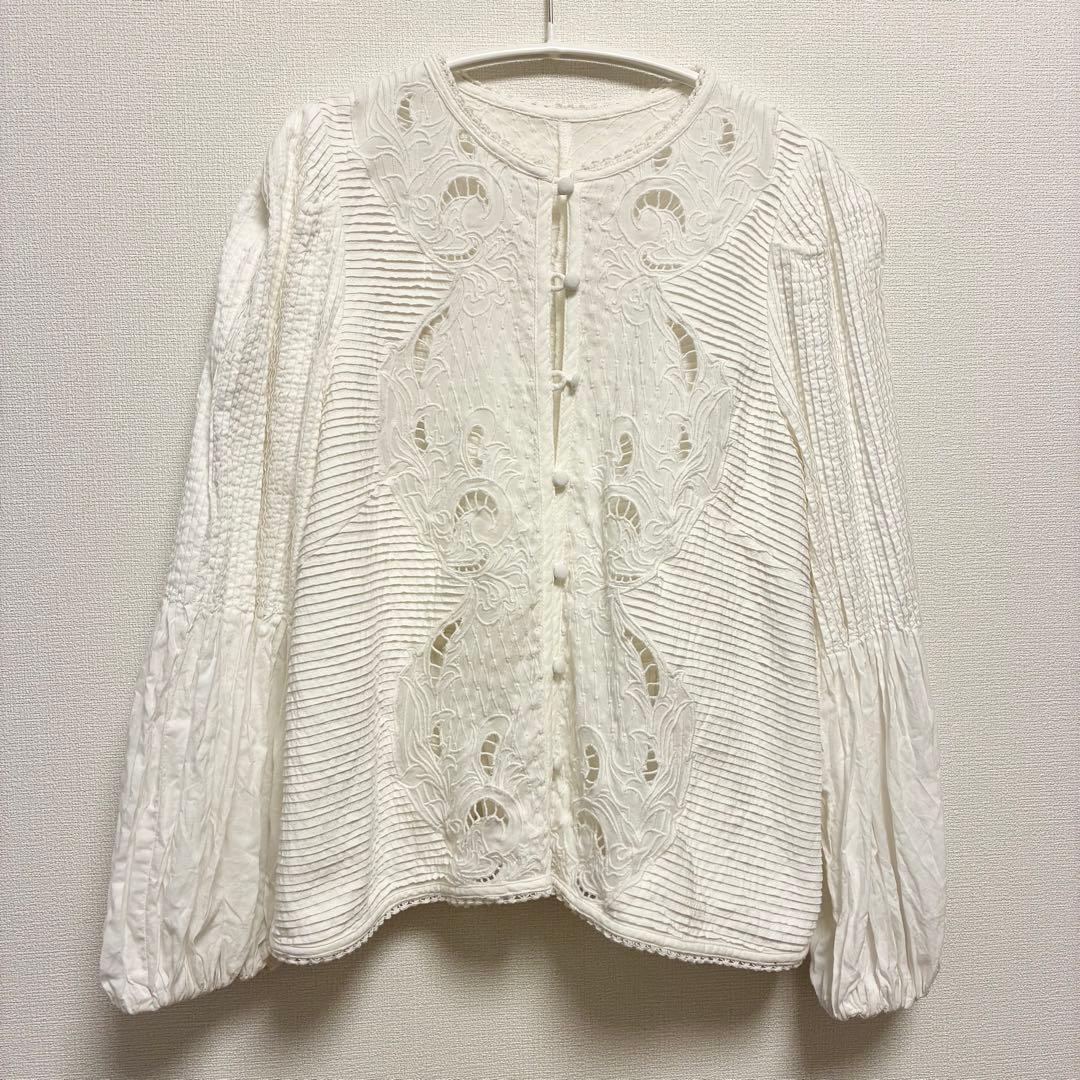 IENA LA BOUCLE ピンタック刺繍ブラウス